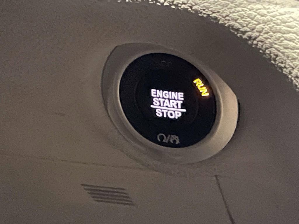 Used 2023 Chrysler Pacifica Touring-L image 36