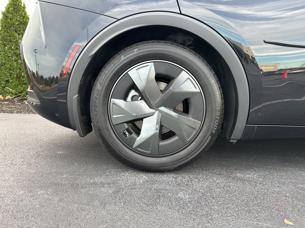 Used 2024 Toyota Prius LE image 37