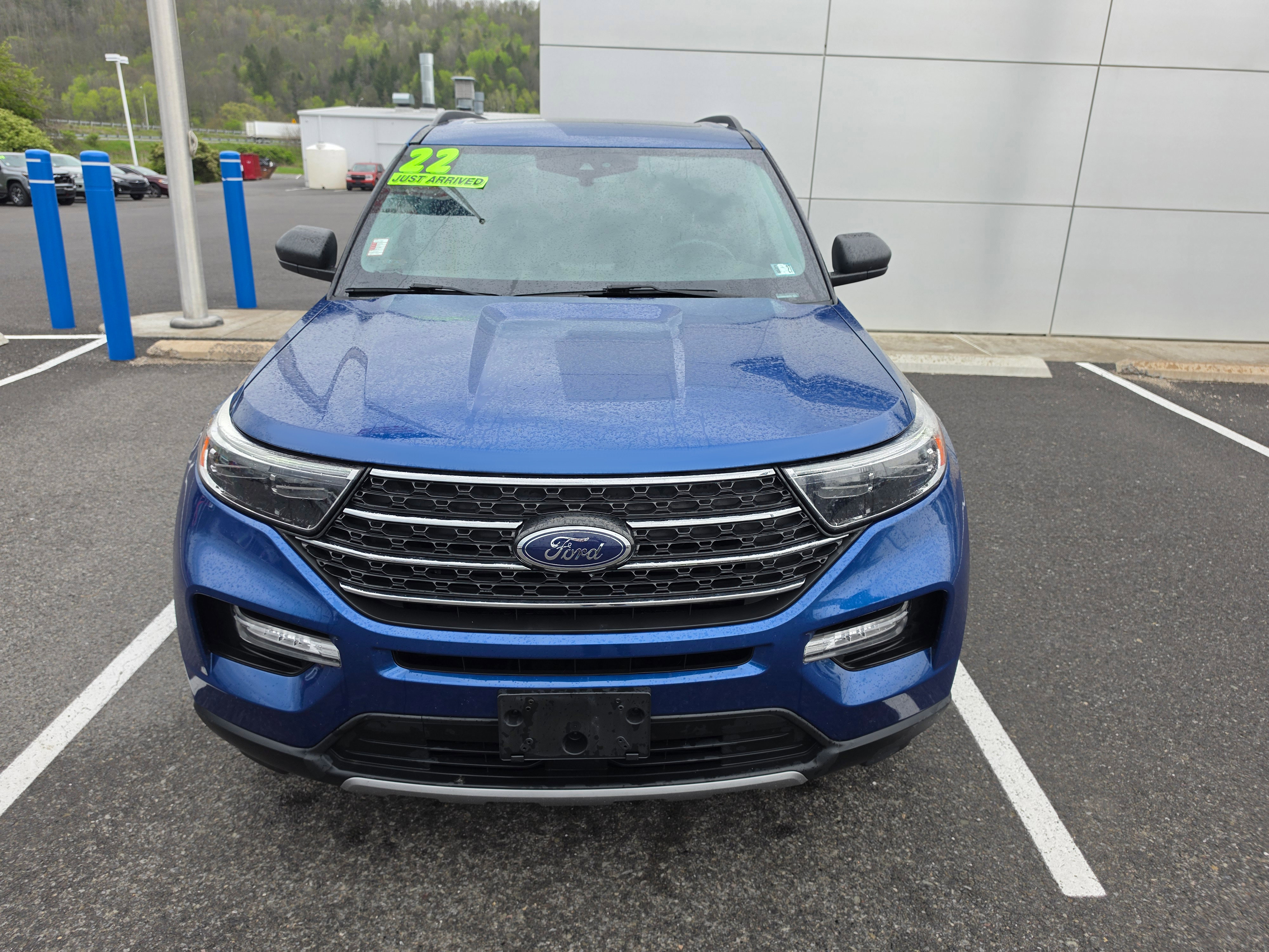Used 2022 Ford Explorer XLT w/ Equipment Group 202A AWD/4WD image 9