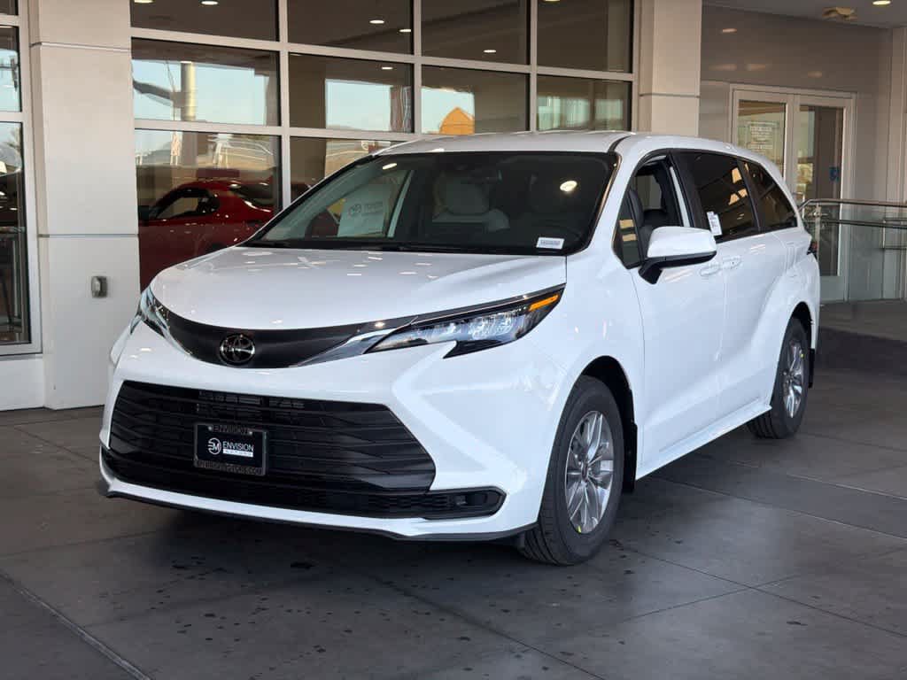 New 2026 Toyota Sienna LE FWD image 2