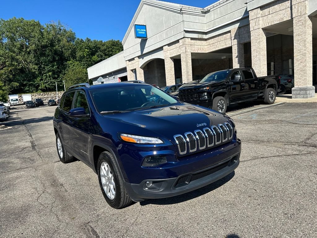Used 2016 Jeep Cherokee Latitude w/ Cold Weather Group AWD/4WD image 7