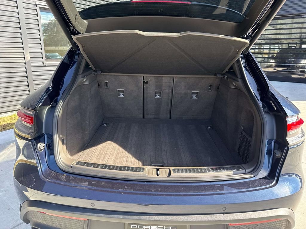 Certified 2023 Porsche Macan Turbo image 13