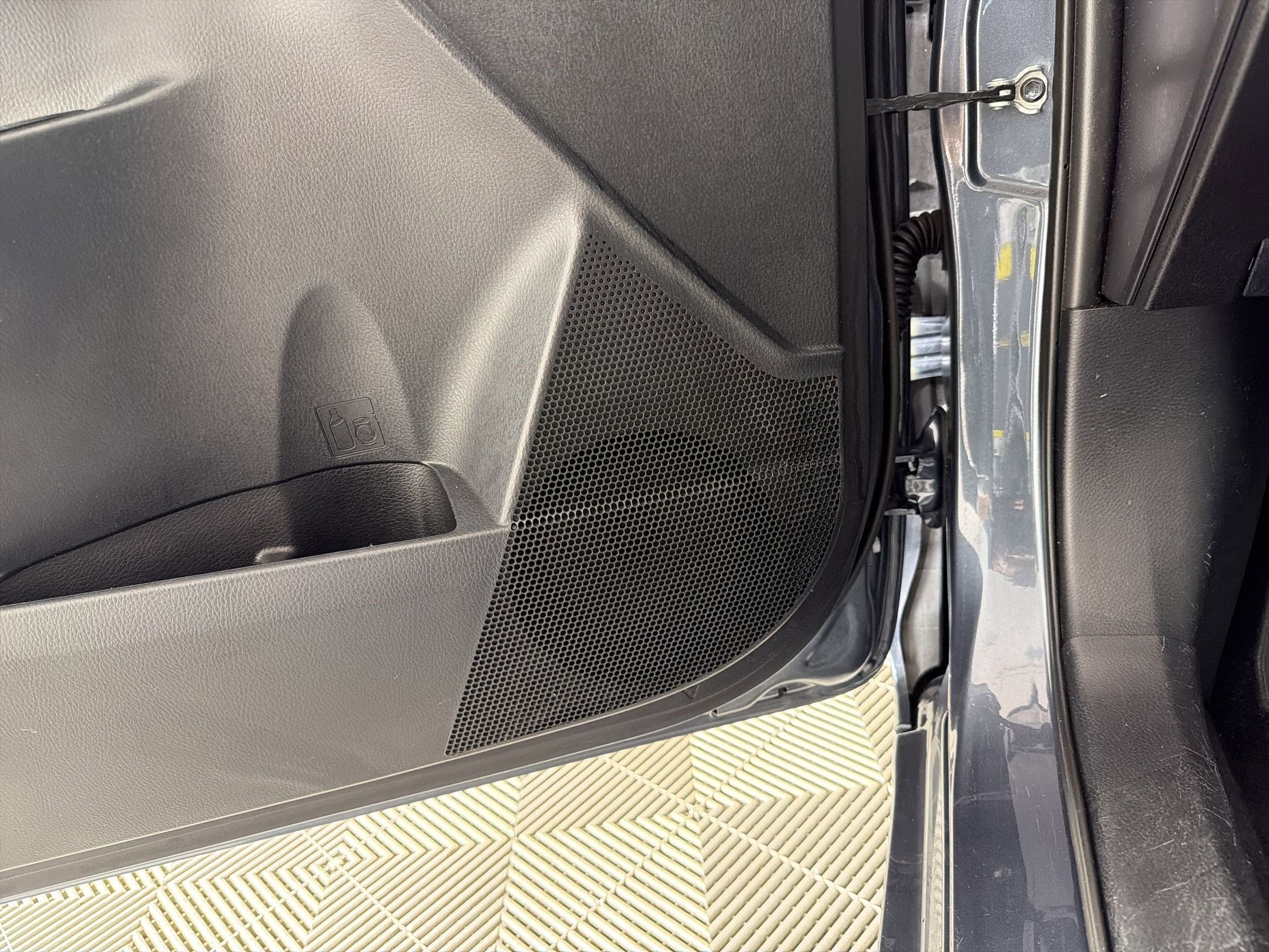 Used 2015 Toyota Corolla LE FWD image 23