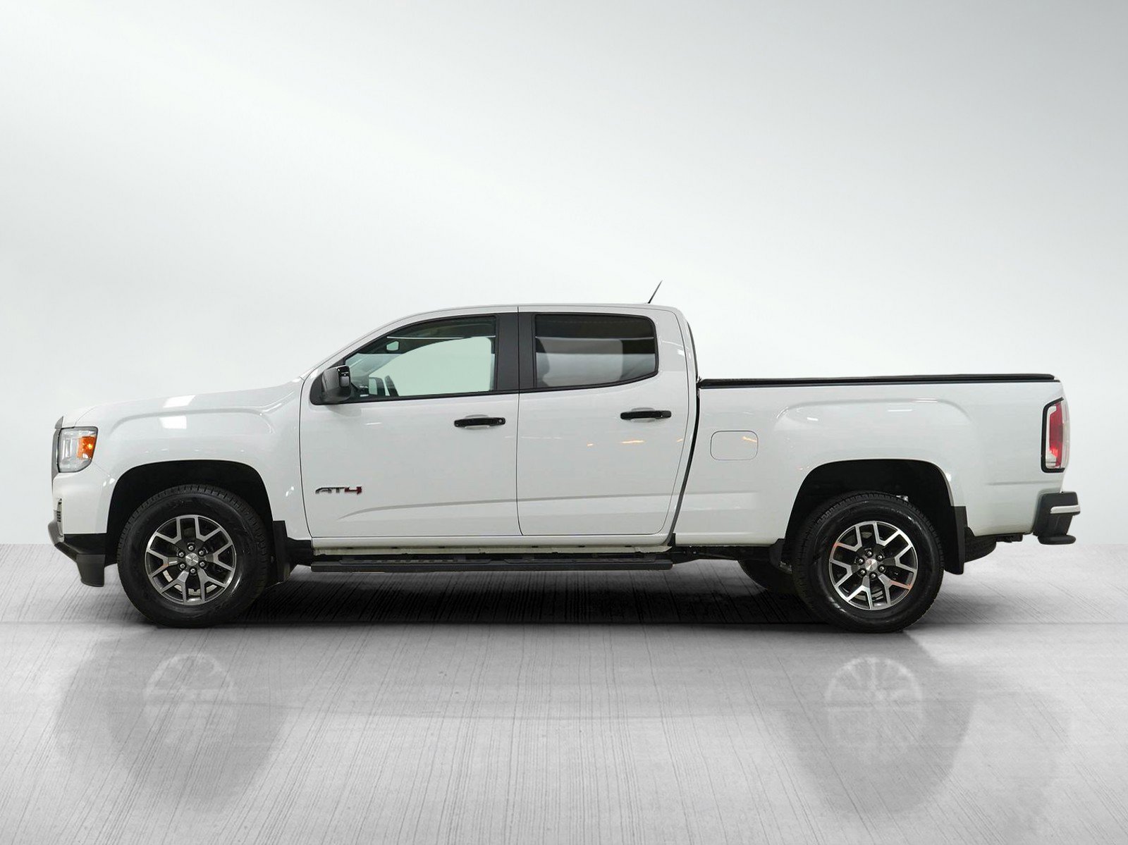 Used 2022 GMC Canyon AT4 image 2