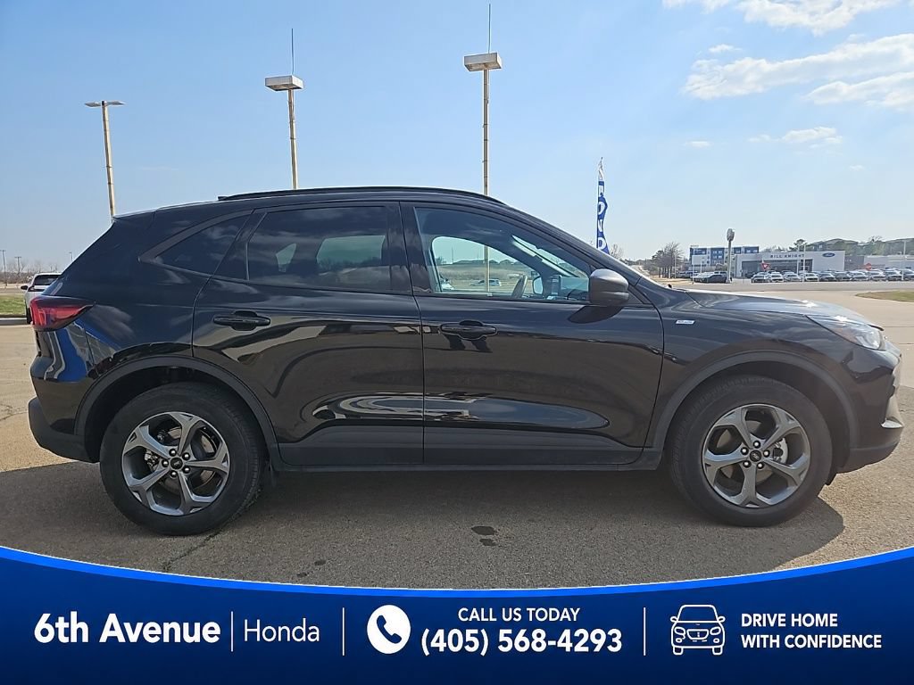 Used 2025 Ford Escape ST-Line AWD/4WD image 4