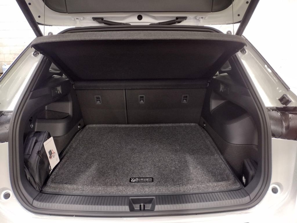 New 2026 Volkswagen Tiguan SEL R-Line image 17