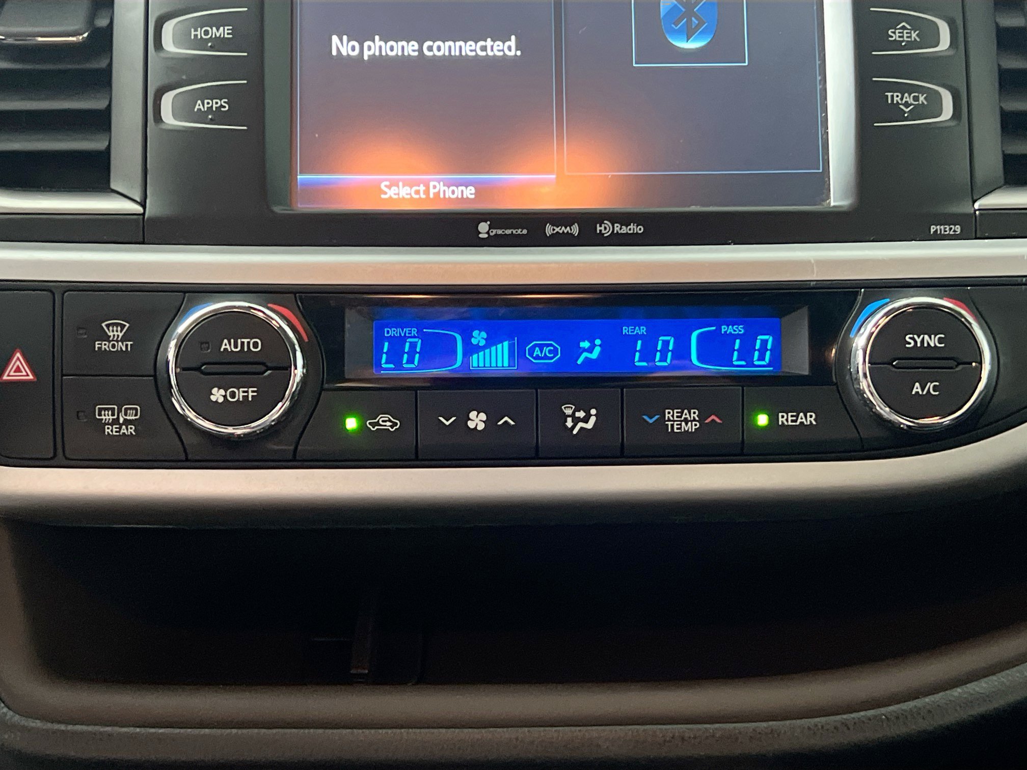 Used 2019 Toyota Highlander XLE FWD image 26