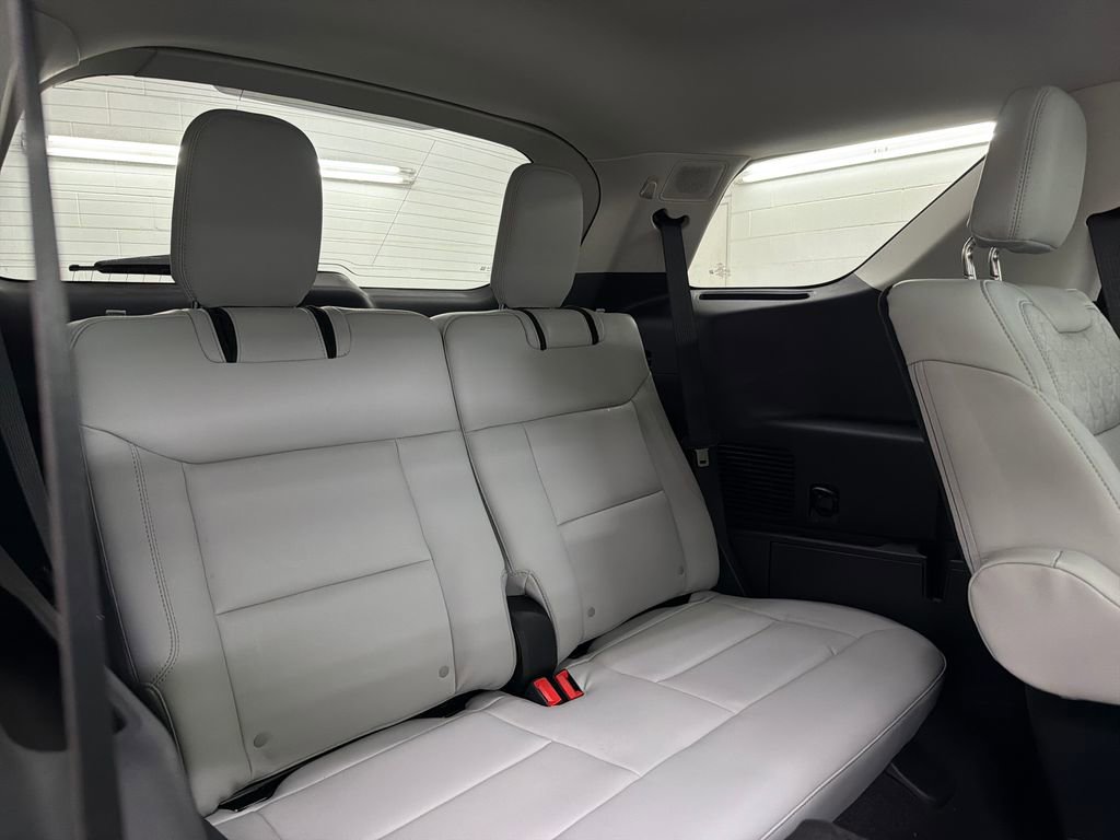 New 2026 Ford Explorer Platinum image 31