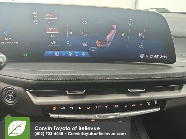 Used 2025 Cadillac XT4 Premium Luxury image 28