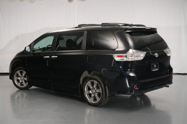 Used 2020 Toyota Sienna SE FWD image 25
