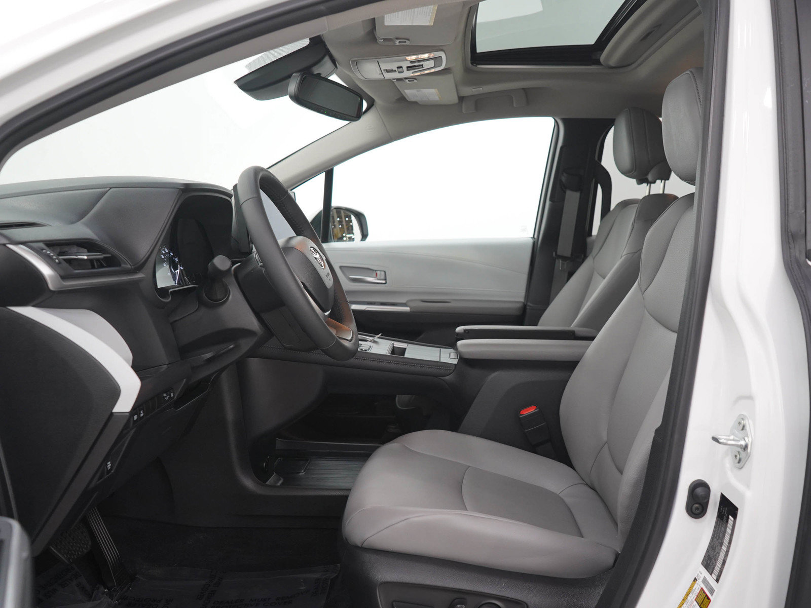 Used 2025 Toyota Sienna XLE w/ XLE Plus Package AWD/4WD image 23