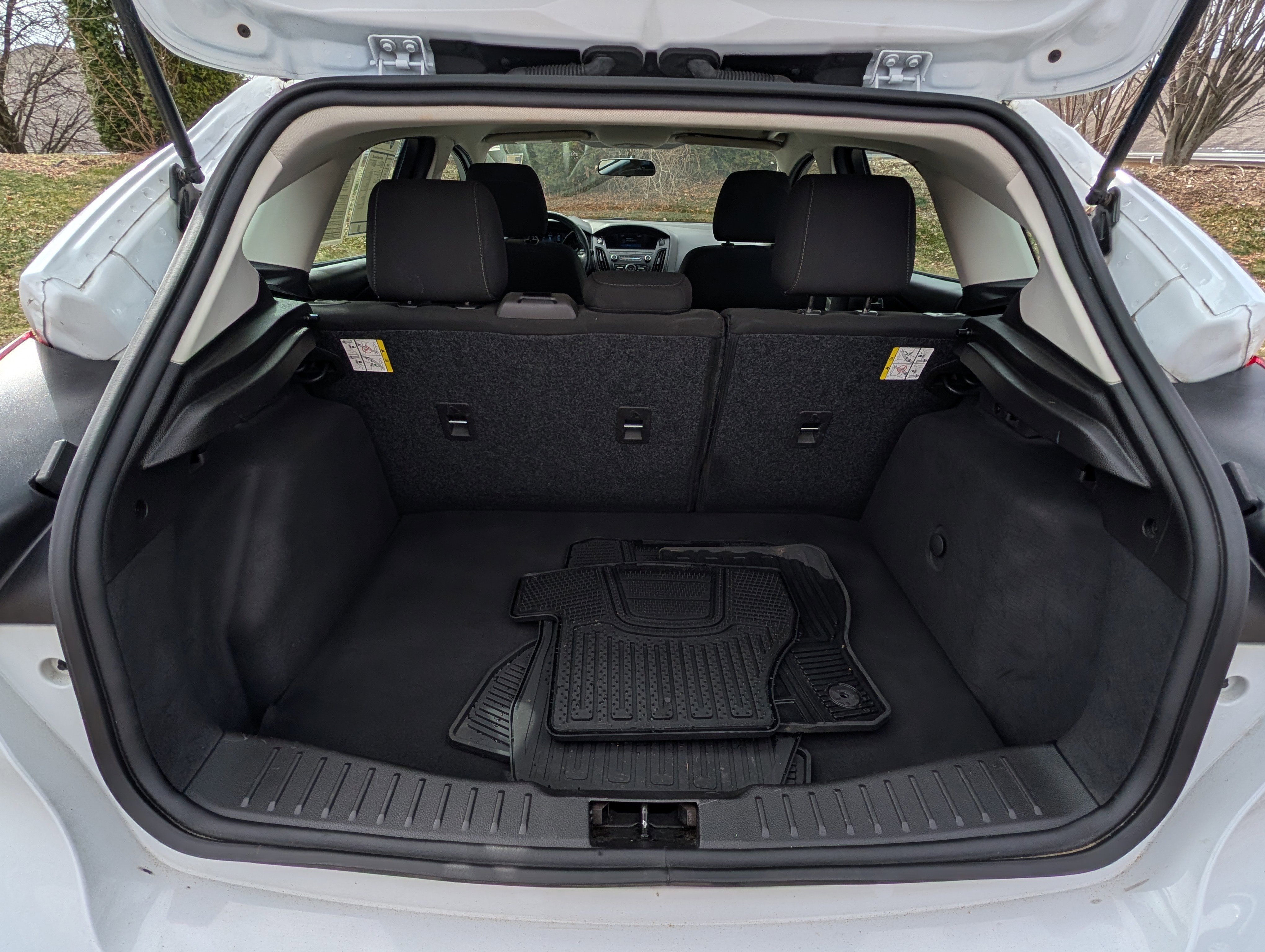 Used 2018 Ford Focus SE w/ Cold Weather Package image 25