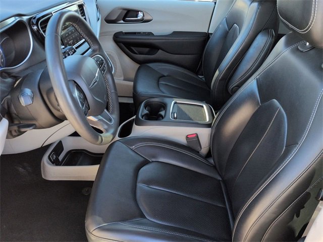 Certified 2023 Chrysler Pacifica Touring-L image 12