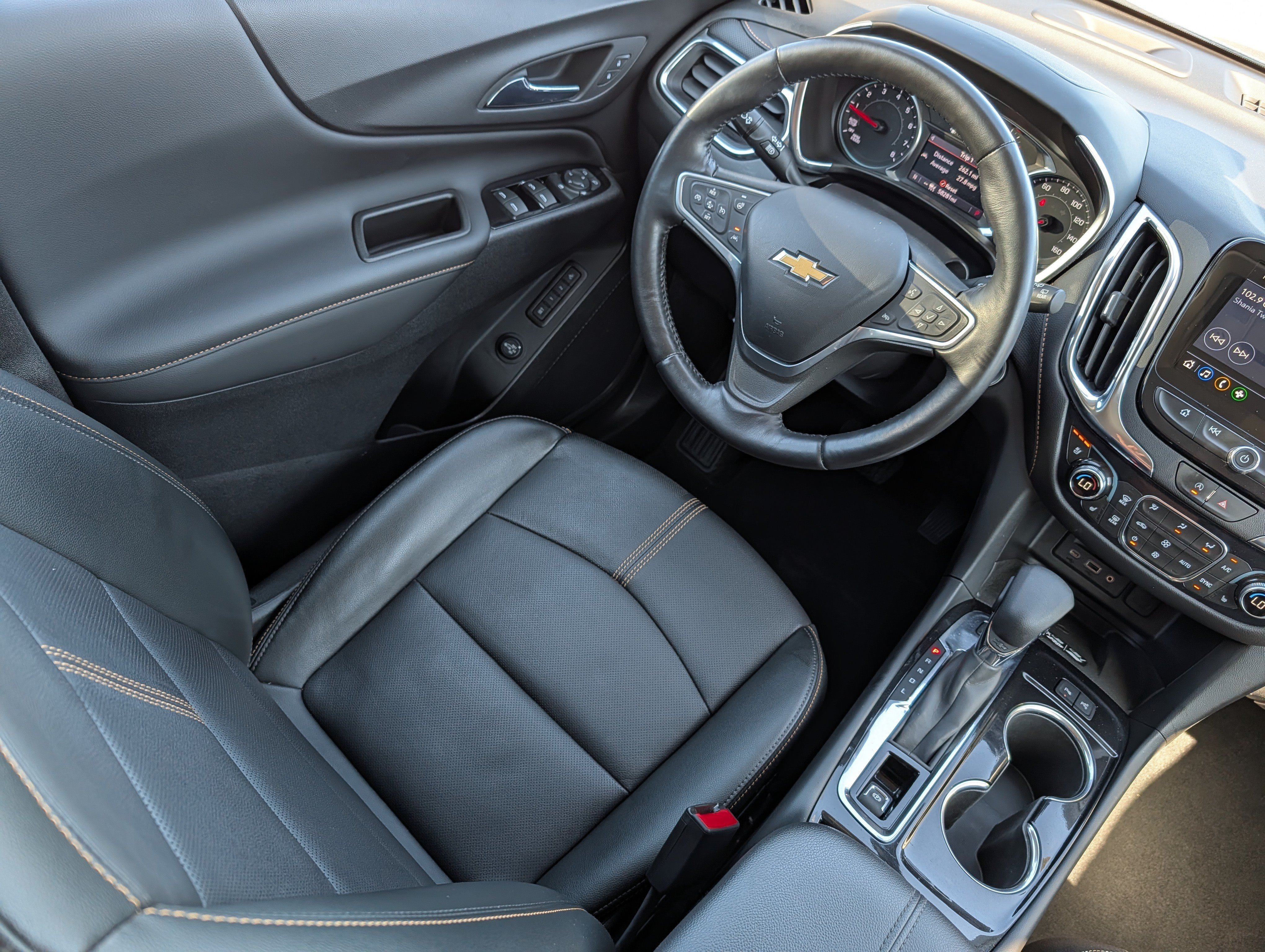 Used 2022 Chevrolet Equinox Premier AWD/4WD image 9