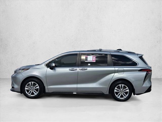 Used 2023 Toyota Sienna Limited FWD image 9