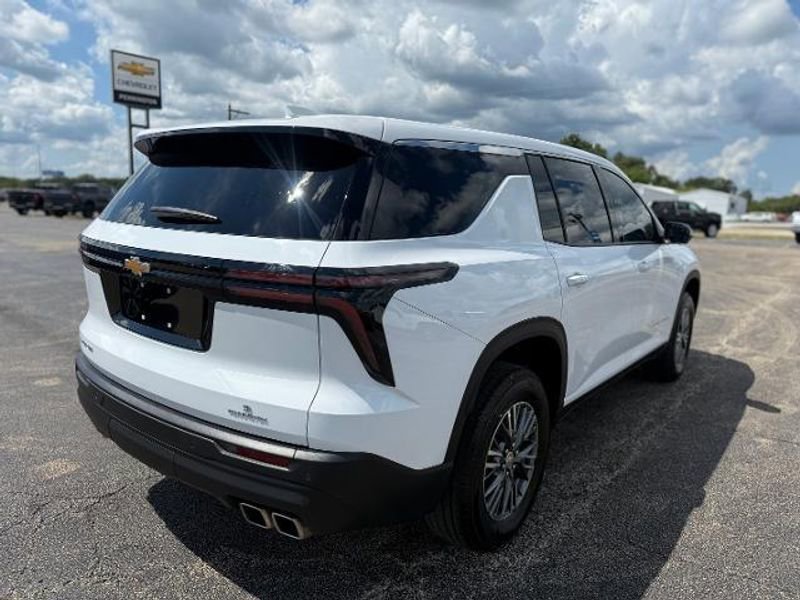 Used 2024 Chevrolet Traverse LS image 27