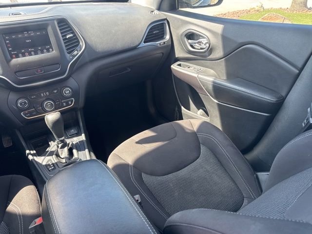 Used 2019 Jeep Cherokee Latitude w/ Popular Appearance Group FWD image 14