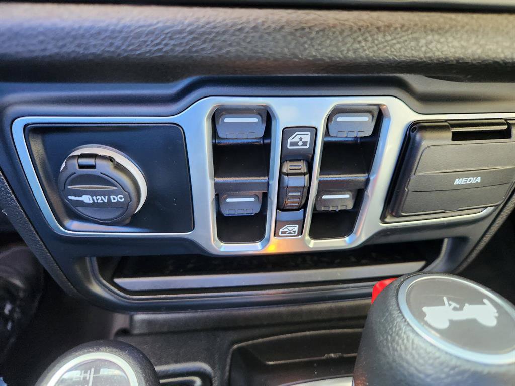 Used 2025 Jeep Wrangler Sport image 34