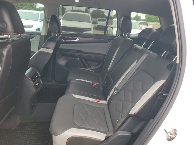 Used 2024 Volkswagen Atlas Peak Edition SE image 18