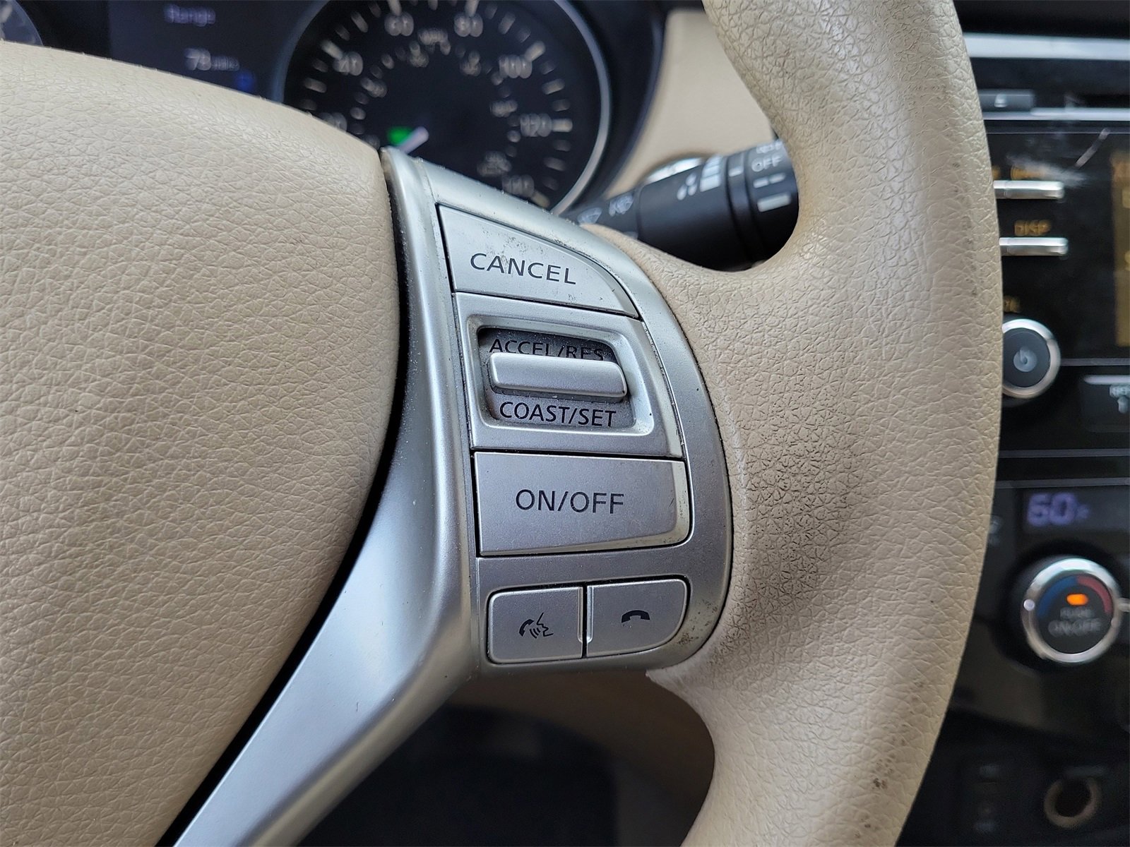 Used 2015 Nissan Rogue SV image 16