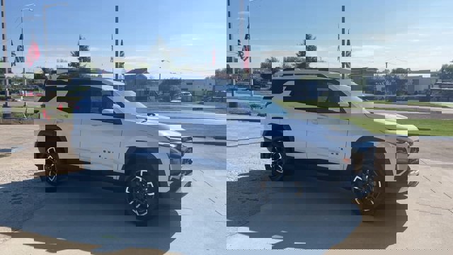 New 2026 Chevrolet Equinox ACTIV w/ Convenience Package III image 2