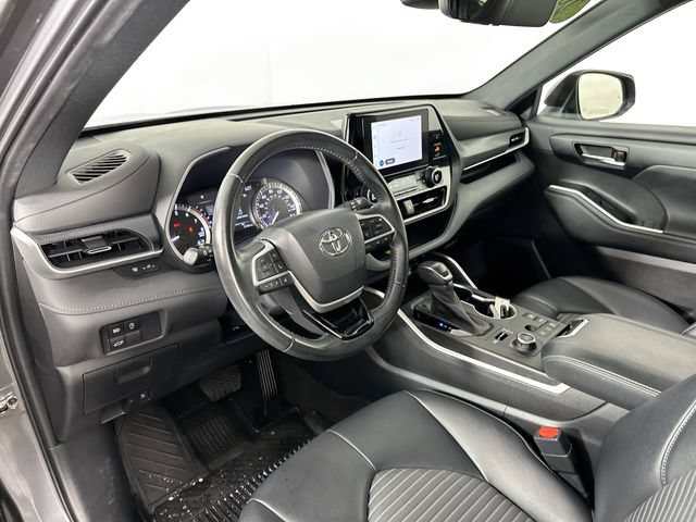 Used 2023 Toyota Highlander XSE AWD/4WD image 3