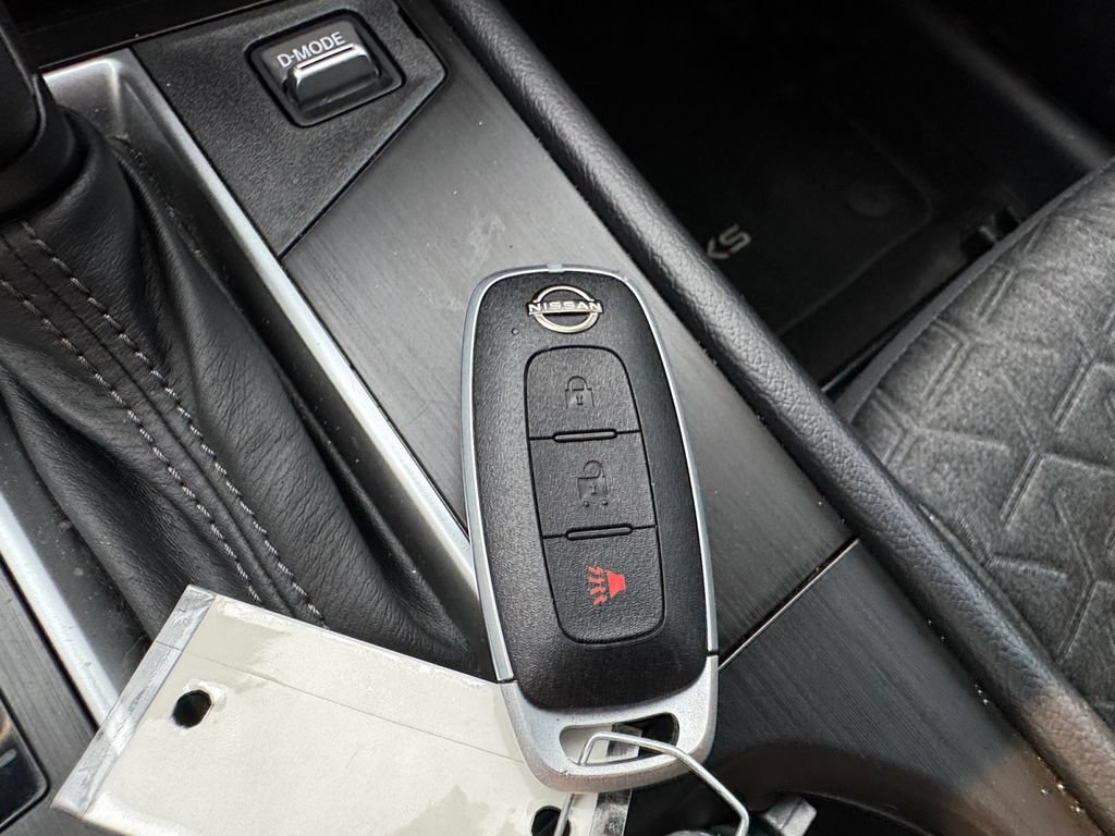 Used 2025 Nissan Kicks SV AWD/4WD image 35