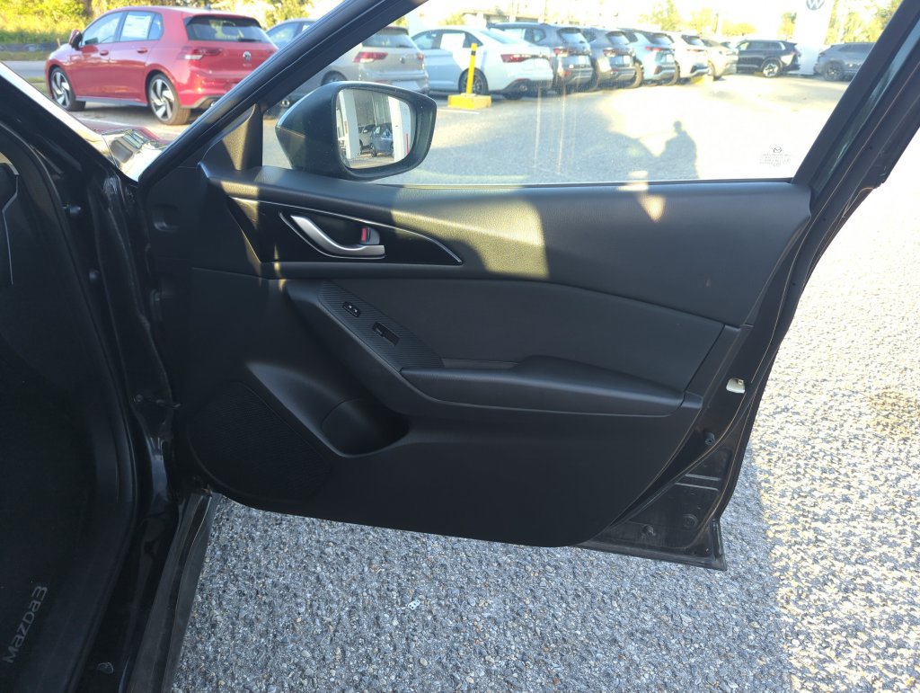 Used 2014 MAZDA MAZDA3 i Touring w/ Moonroof Package 1 FWD image 31