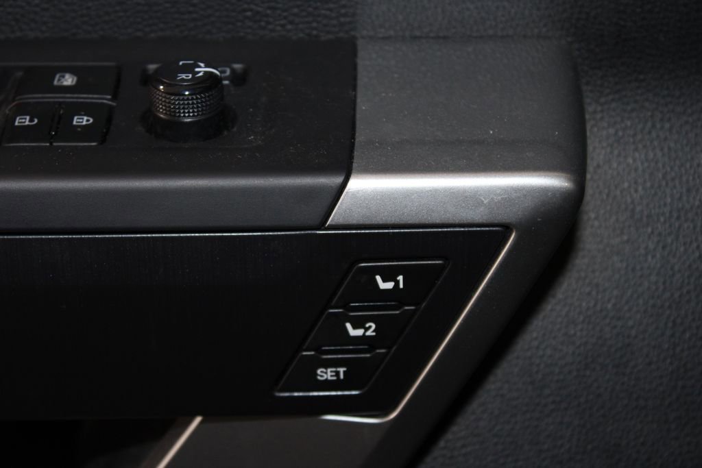 Used 2023 Toyota Tundra Platinum w/ Advanced Package image 32