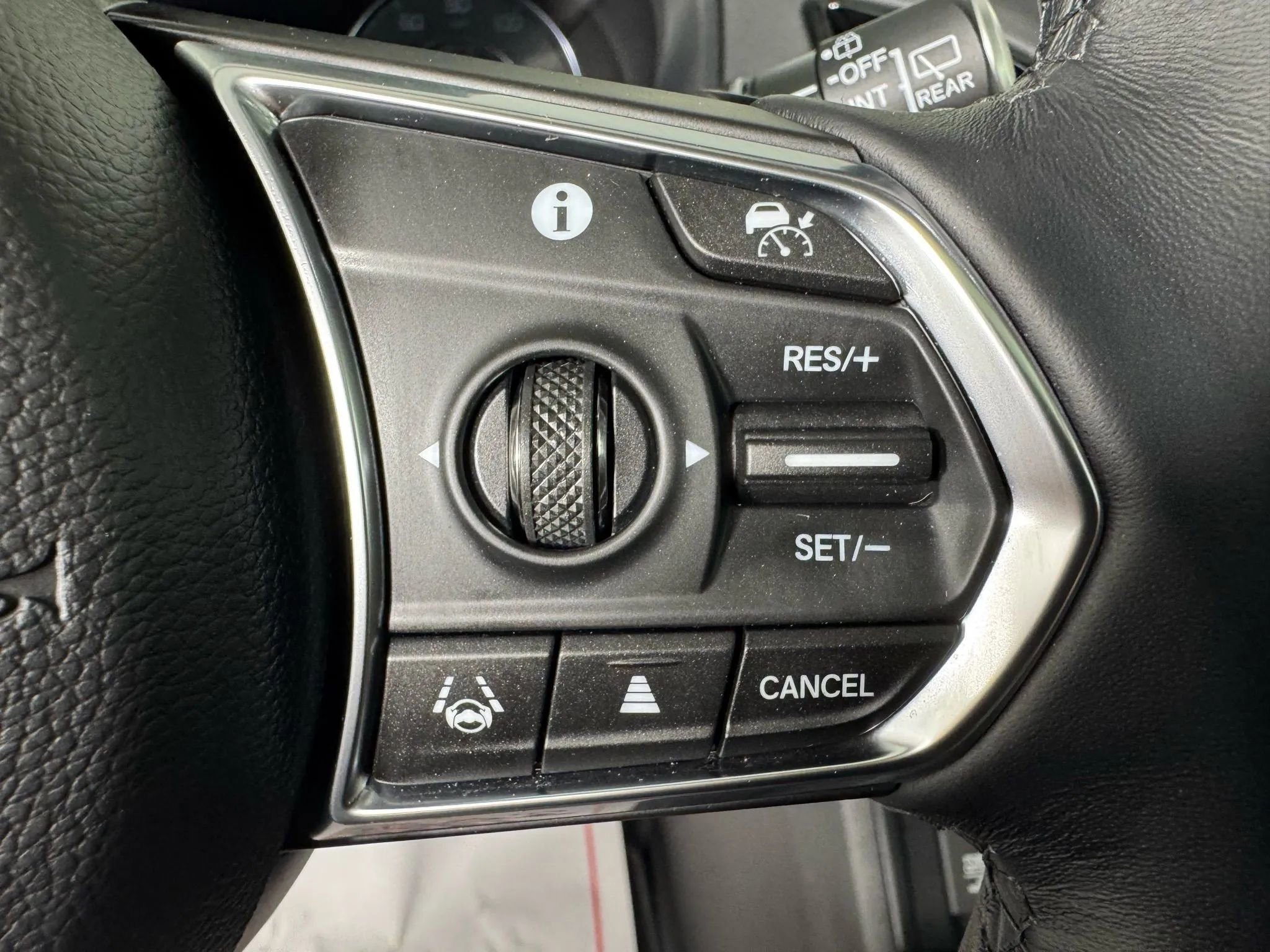 Used 2024 Acura RDX SH-AWD image 17