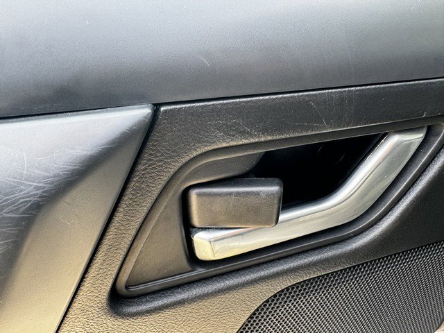 Used 2011 Land Rover LR2 HSE image 16