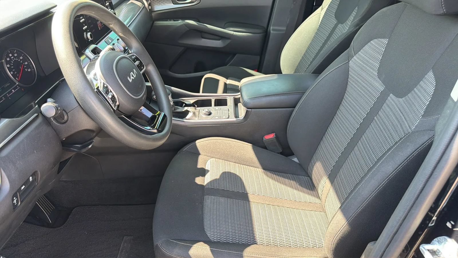 Used 2023 Kia Sorento LX FWD image 11