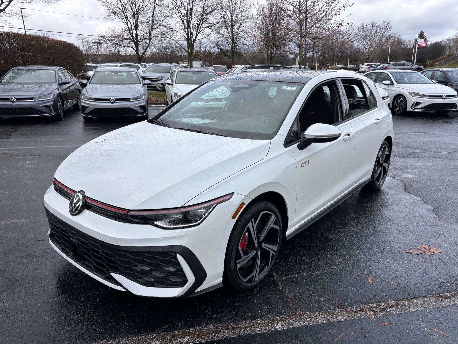 New 2026 Volkswagen GTI SE FWD image 3