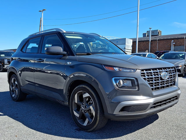 Used 2023 Hyundai Venue SEL image 3
