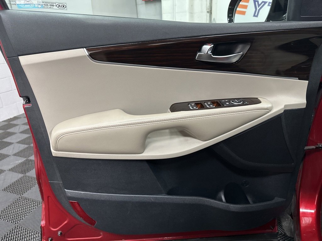 Used 2019 Kia Sorento LX w/ LX Convenience Package image 17