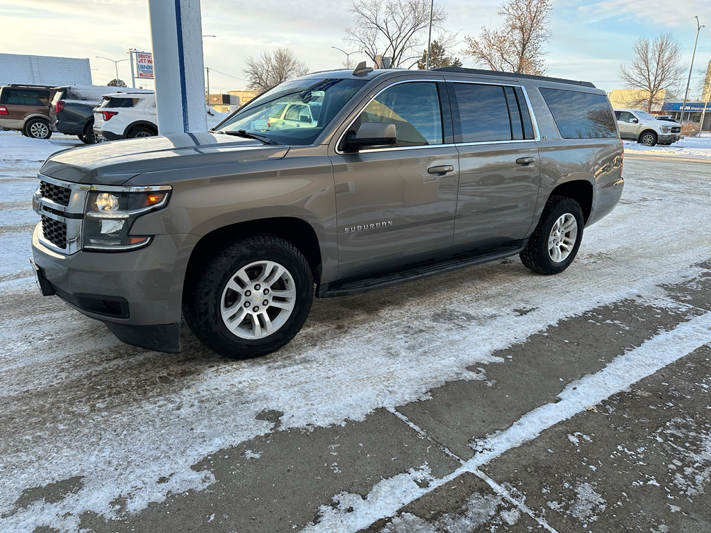 Used 2018 Chevrolet Suburban LT image 1