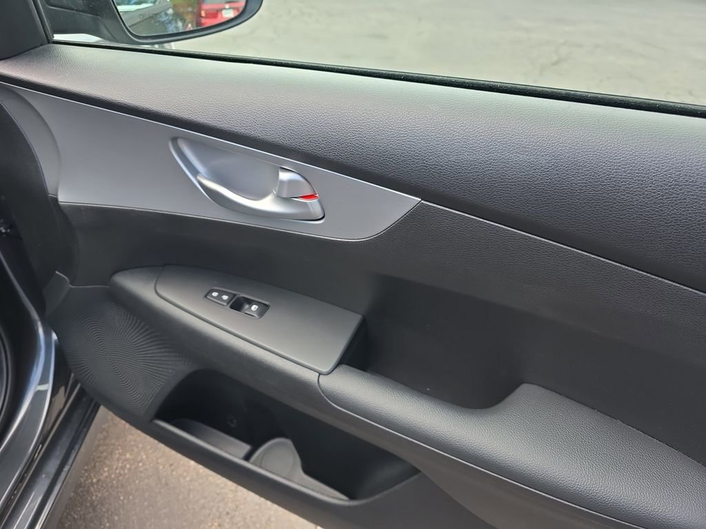 Used 2023 Kia Forte LXS image 21