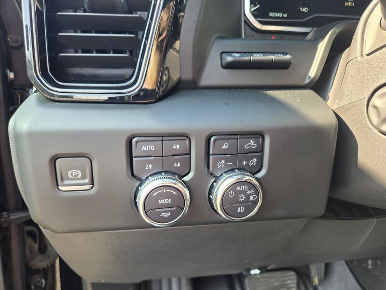 Used 2022 GMC Sierra 1500 AT4 w/ AT4 Premium Package AWD/4WD image 12