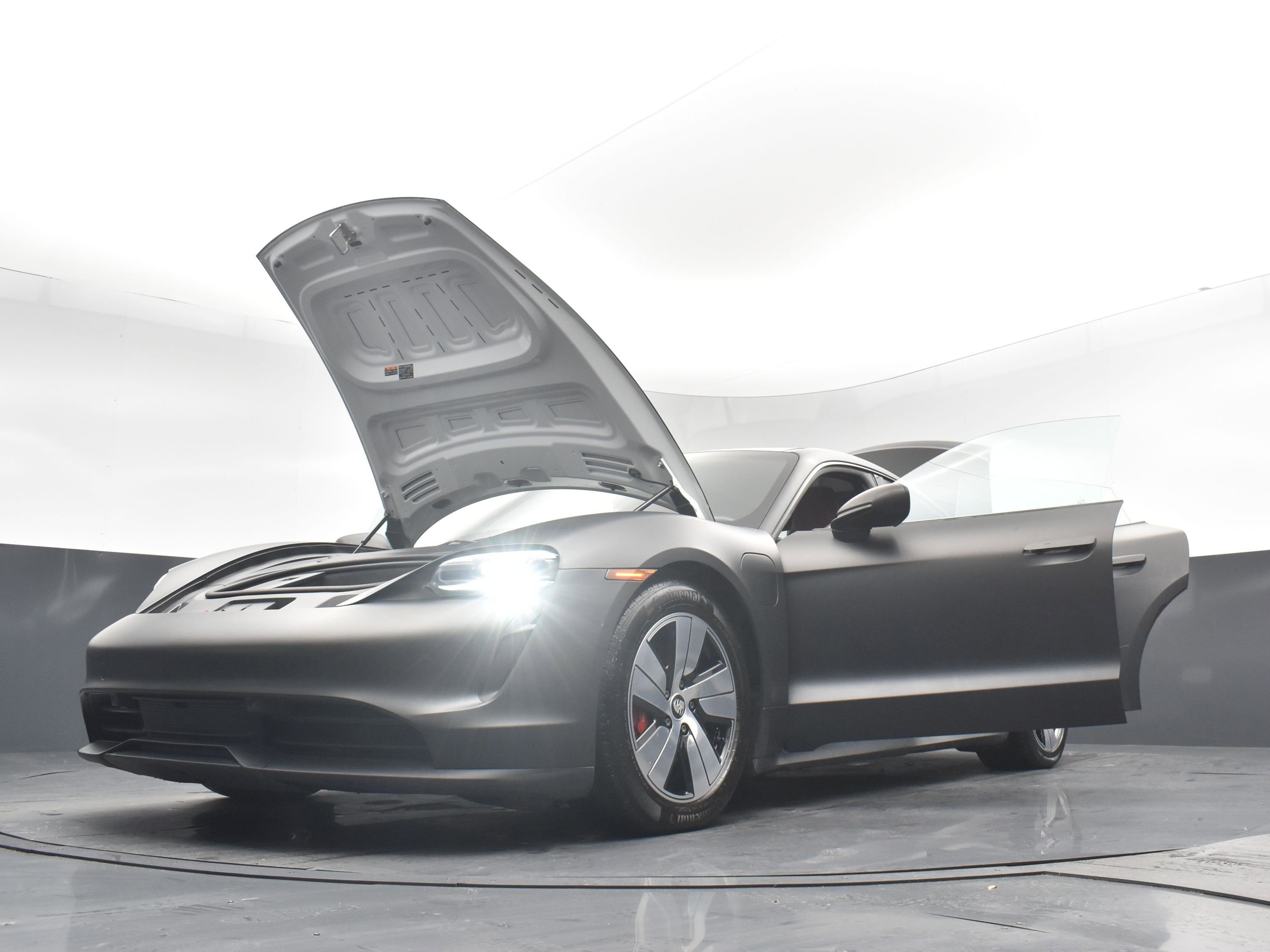 Used 2020 Porsche Taycan 4S image 27