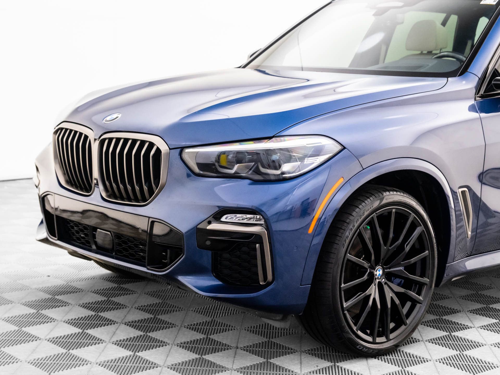 Used 2021 BMW X5 M50i image 38