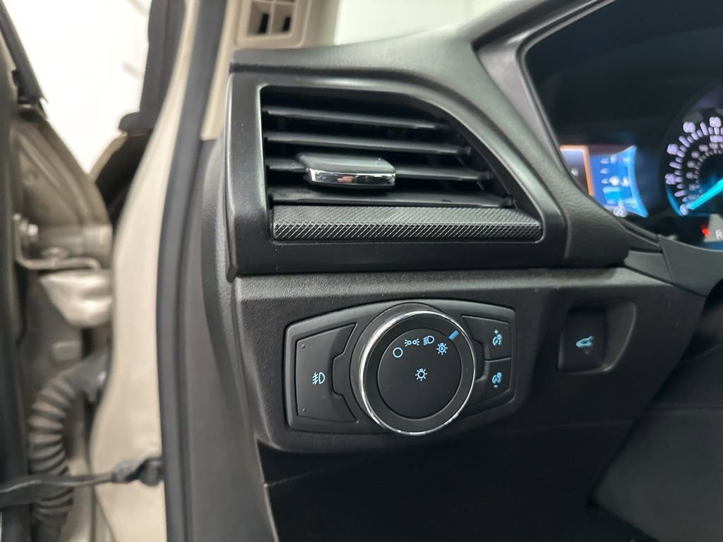 Used 2018 Ford Fusion SE w/ Equipment Group 201A image 18