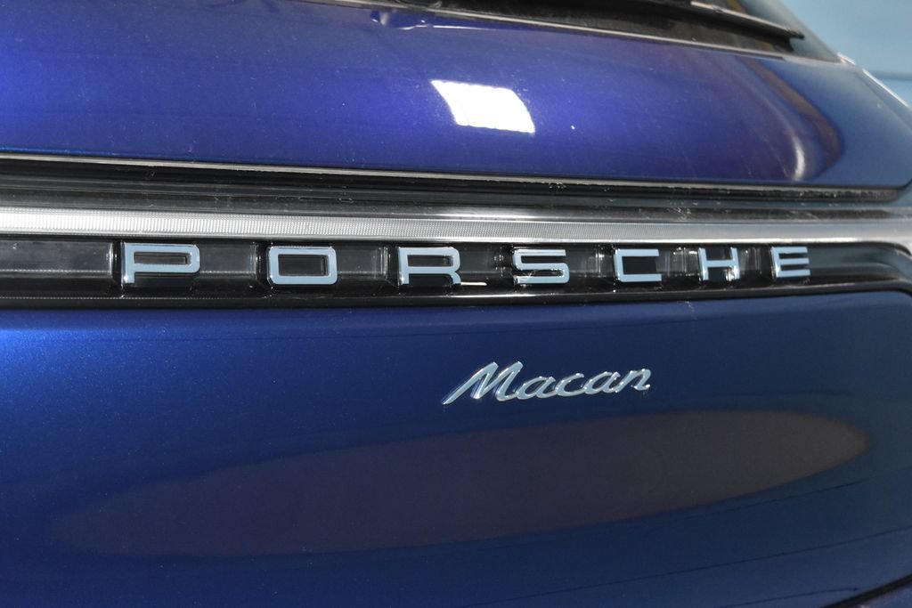 Certified 2025 Porsche Macan AWD/4WD image 31