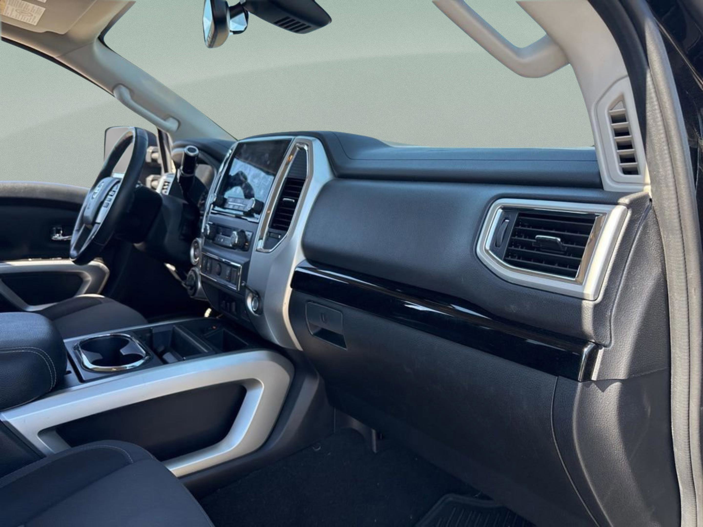 Used 2020 Nissan Titan SV w/ SV Convenience Package image 35