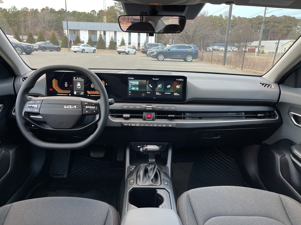 Used 2025 Kia K4 LX image 8