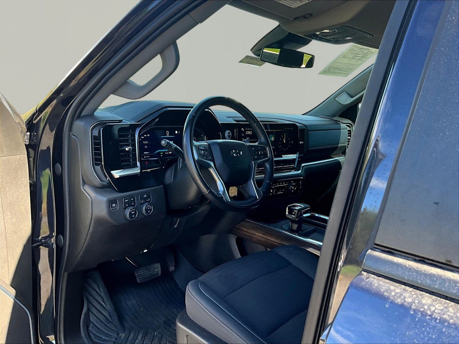 Used 2023 Chevrolet Silverado 1500 RST AWD/4WD image 18