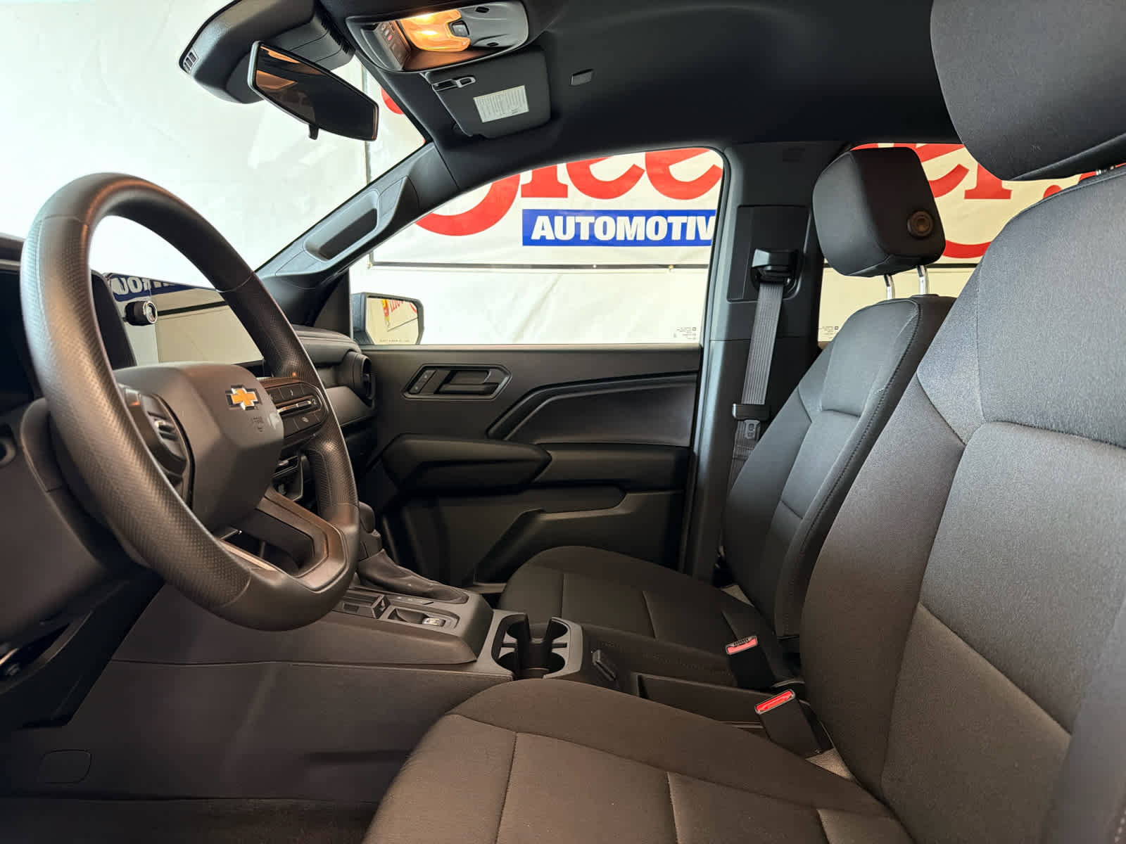 Used 2024 Chevrolet Colorado W/T image 13