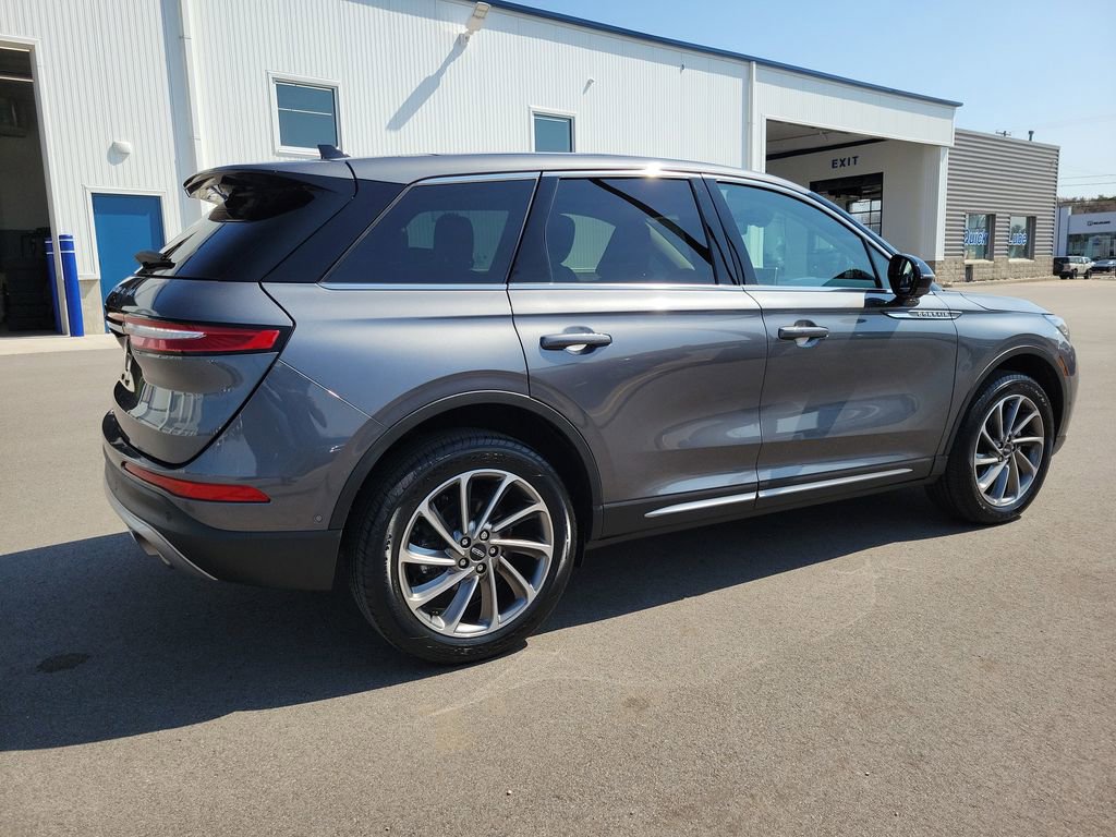 Used 2023 Lincoln Corsair AWD w/ Equipment Group 102A image 4
