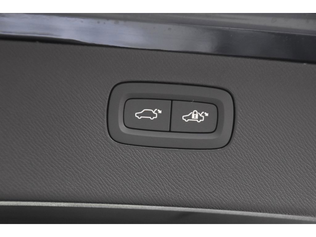 New 2026 Volvo XC90 B6 Plus w/ Protection Package Premier image 25