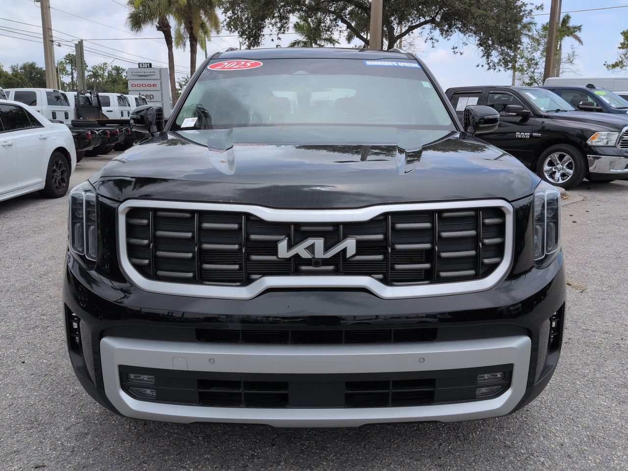 Used 2025 Kia Telluride SX FWD image 3
