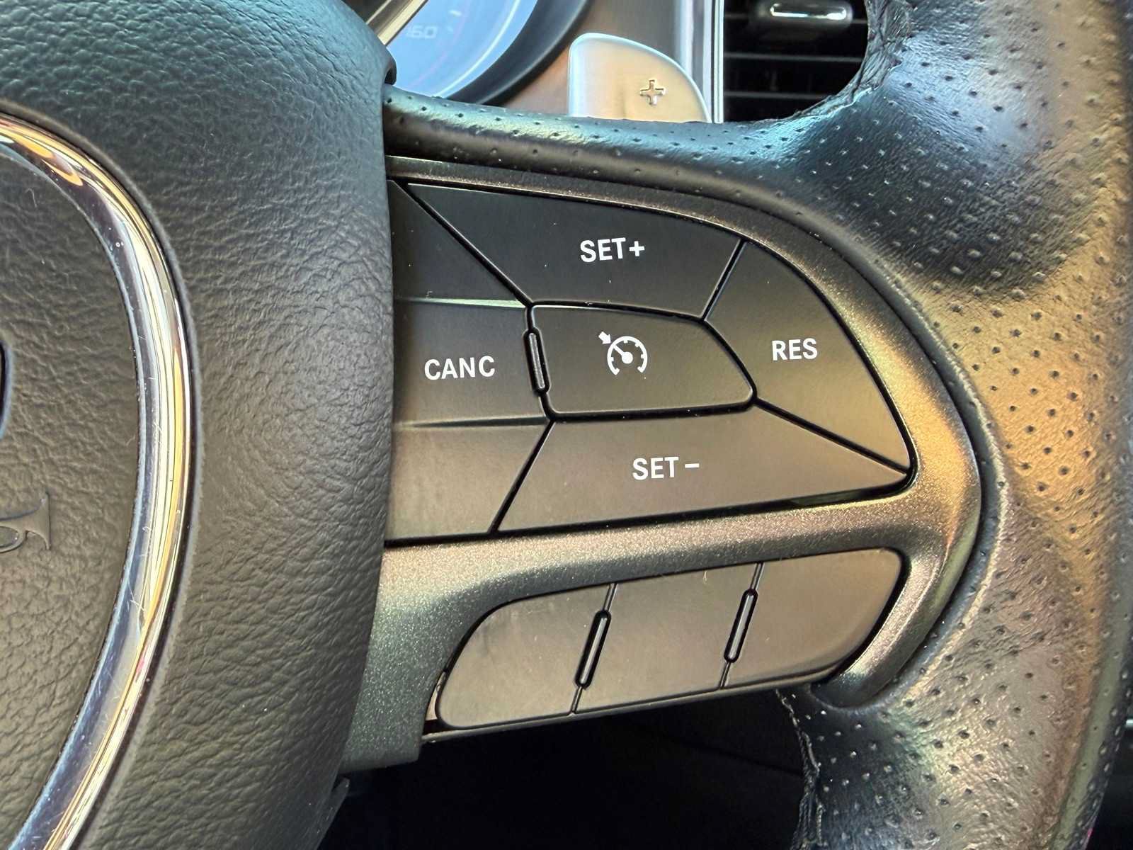 Used 2019 Dodge Charger SXT RWD image 18